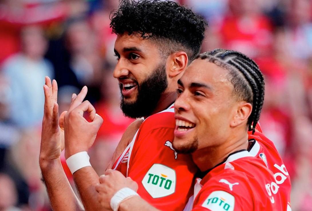 九游官方入口 -包含法甲倒计时；埃因霍温转会期手感冰凉；细节引发关注；话题不断；资深球员宣示担当的词条