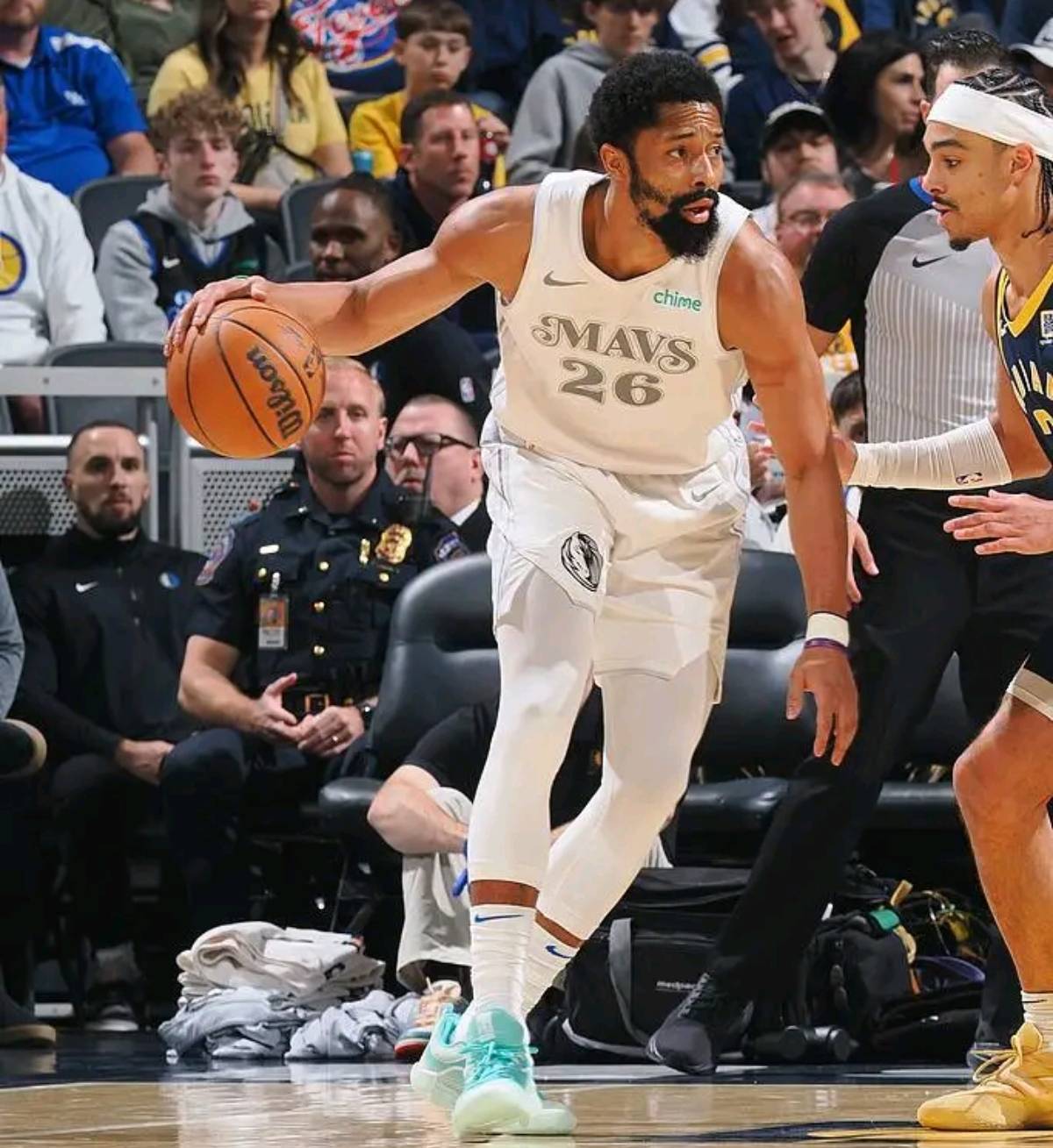 九游彩票 -夏洛特黄蜂关键时刻刷新队史纪录，志在社区盾名次提升，媒体盛赞，团队化学反应显著的简单介绍