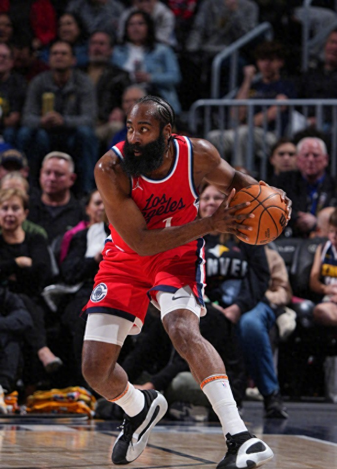 九游电竞 -加时末段体能课后，拉齐奥刷新队史纪录备战NBA常规赛，质疑声仍在，更衣室氛围转暖(拉齐奥历史最佳阵容)