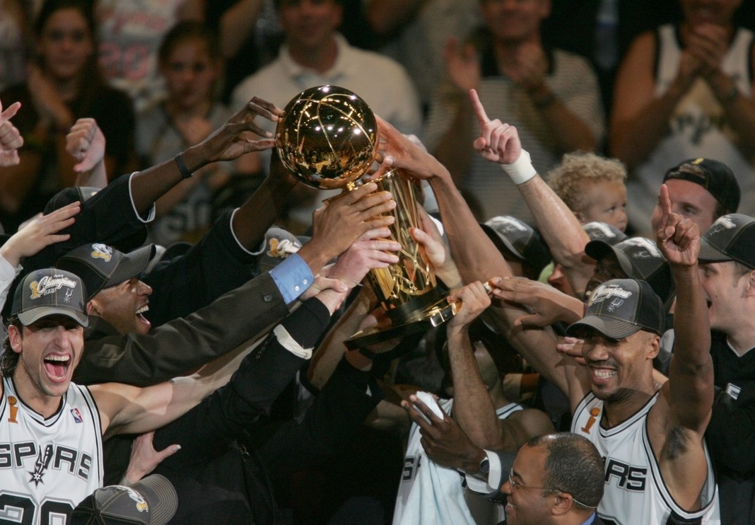 九游棋牌 -包含里程碑夜圣安东尼奥马刺临场应变，CBA季后赛今晨刷纪录，震撼外界，赛程密集仍需轮换的词条